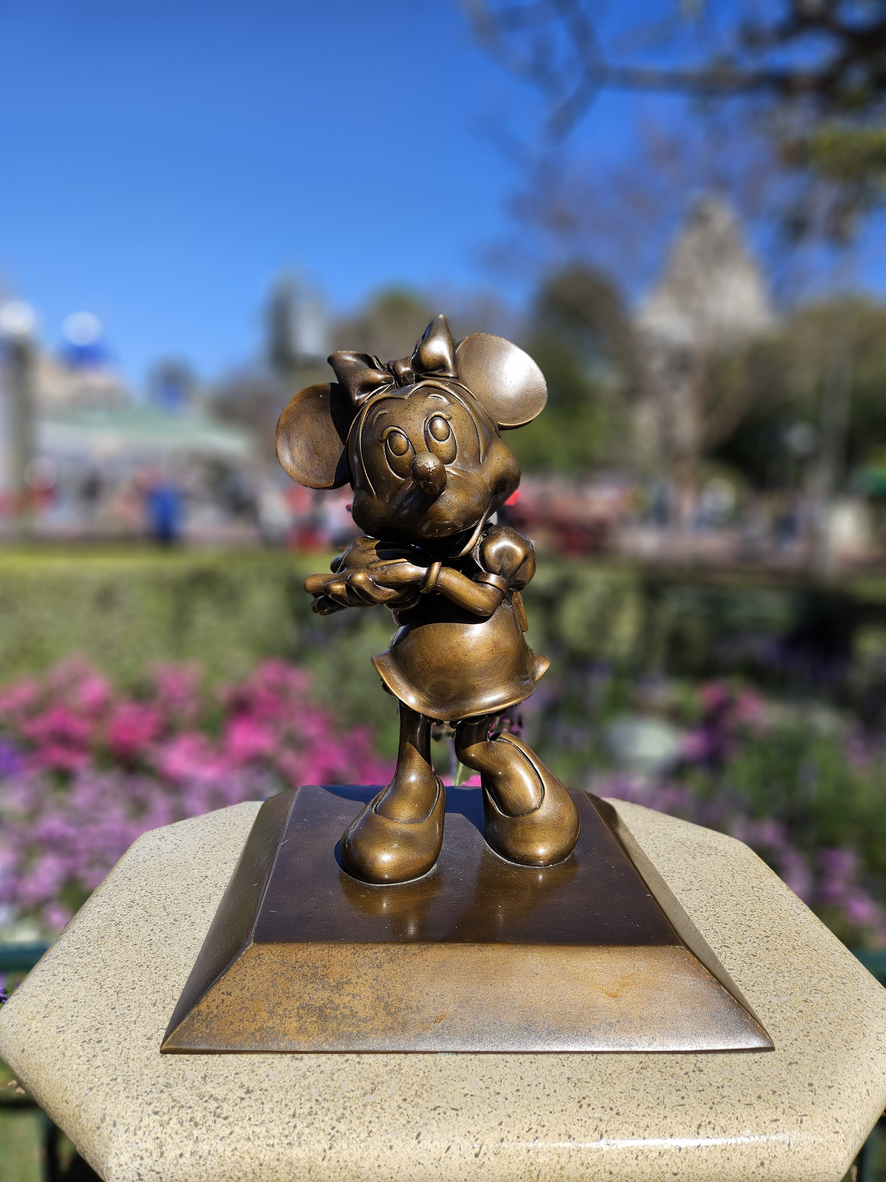 Minnie Mouse statue portrait mode